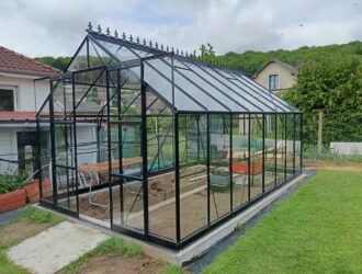 Serre de jardin été sans soleil