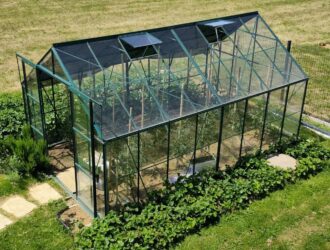 Serre de jardin aménagée vue de haut