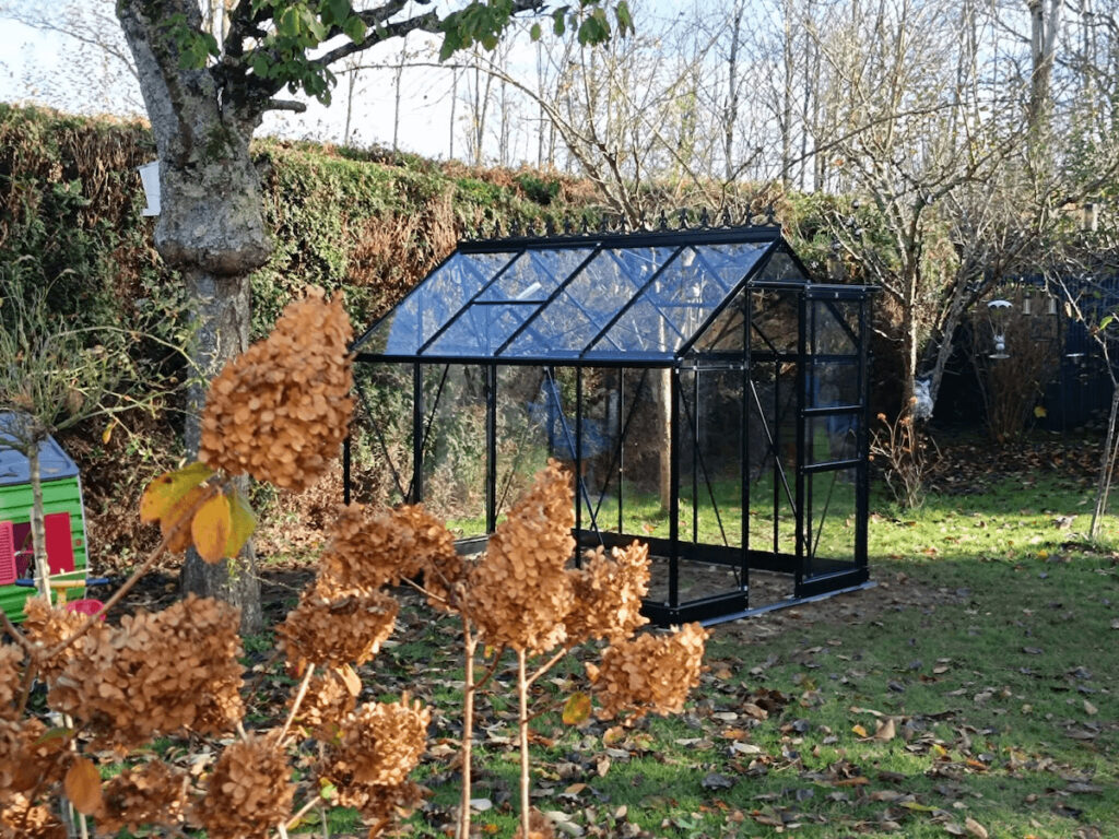 Serre de jardin en automne