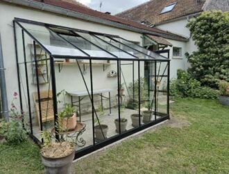 Serre adossée à une maison